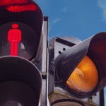 Штраф за проїзд на червоне світло на переїзді: які наслідки?